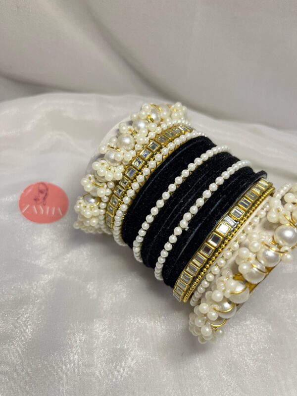 Black velvet Double square Karra gajra  choorian set